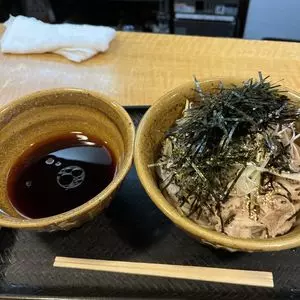 なぜ蕎麦にラー油を入れるのか。 東新宿店