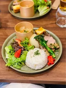 ルパボワ（Repas//Boîte）