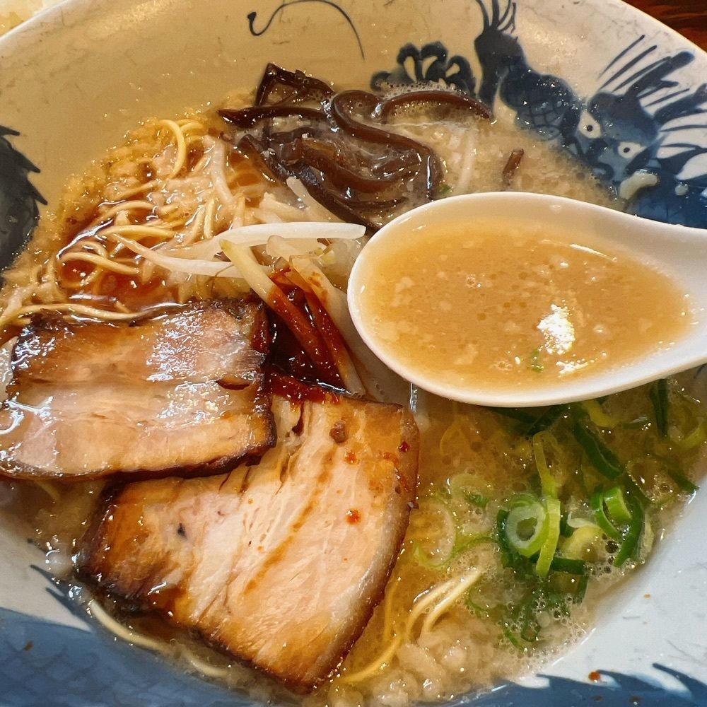 ヤジメシ　ボリューム満点東京グルメさんが投稿したラーメン龍の家 新宿小滝橋通り店（RAMEN TATSUNOYA）に関する口コミの画像