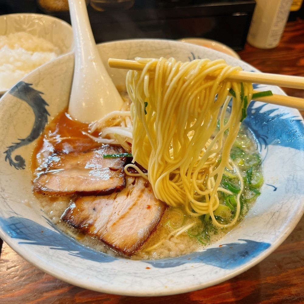 ヤジメシ　ボリューム満点東京グルメさんが投稿したラーメン龍の家 新宿小滝橋通り店（RAMEN TATSUNOYA）に関する口コミの画像