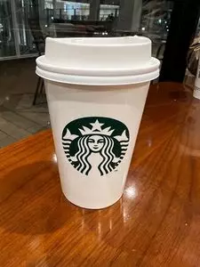 スターバックスコーヒー 越谷イオンレイクタウン Kaze 2階レイクタウンゲート店（STARBUCKS COFFEE）