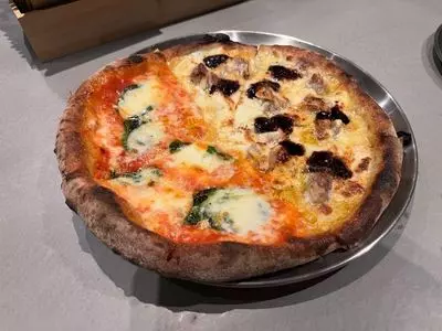 CRAZY PIZZA TORANOMON（クレイジー ピザ）