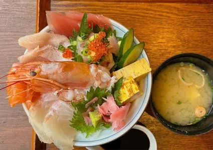 ヤナイフードホール