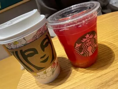 スターバックスコーヒー 越谷イオンレイクタウン Kaze 2階レイクタウンゲート店（STARBUCKS COFFEE）