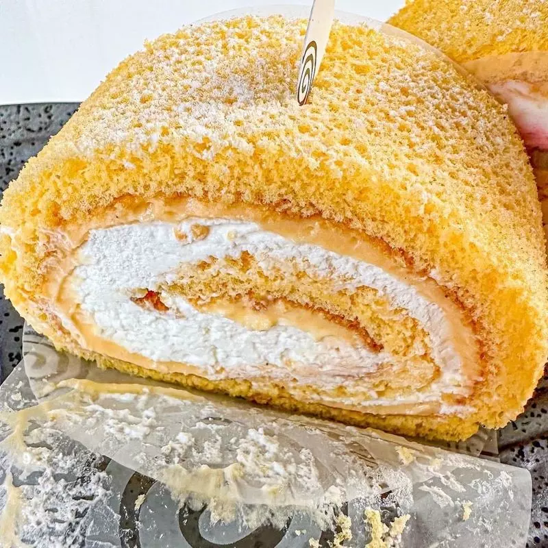 自然の素材にこだわったやさしい味わいのロールケーキ 1枚目