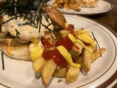 HYOE'S BURGERS + FRIES（ヒョウエズバーガーズ＋フライズ）