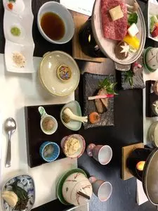 湯畑を望む　なつかしの湯宿　ぬ志勇旅館