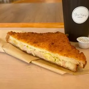 グリーン ベーカリー ブック カフェ（Green Bakery Book Cafe）