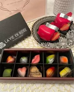 ラヴィアンローズ（LA VIE EN ROSE）