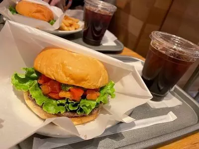 the 3rd Burger 新宿大ガード店（ザ サード バーガー）
