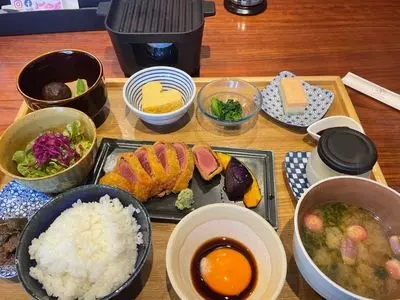 Cafe Dining Roseau（カフェ ダイニング ロゾ）