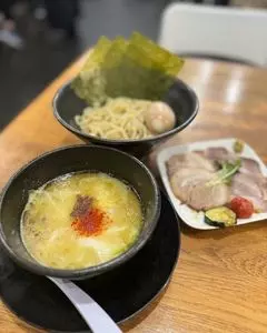 Ramen光鶏（ラーメンヒカリドリ）