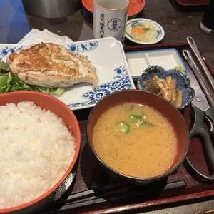 炭火焼専門食処 白銀屋