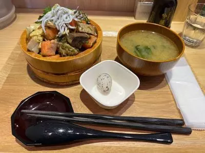 牡蠣と海鮮丼 ふぃっしゃーまん亭