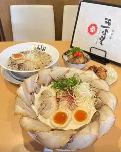 泡系しおとんこつラーメン べらしお 総本店