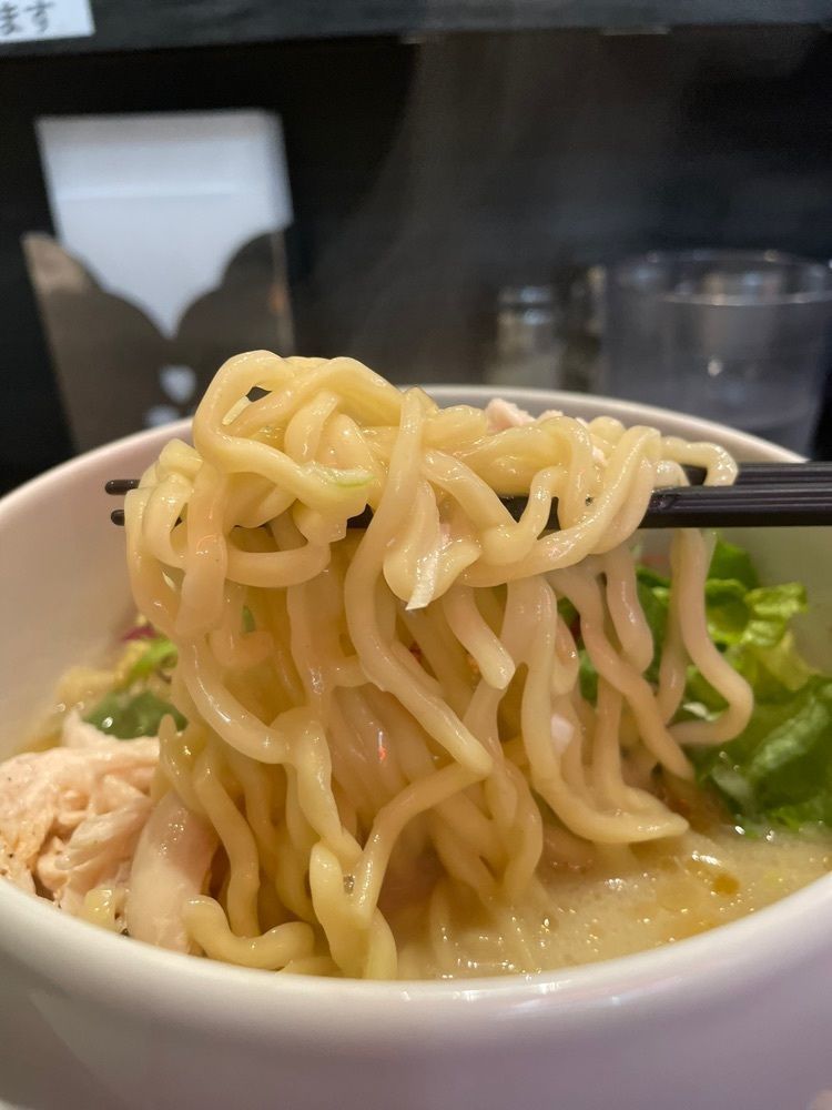 あゆまるグルメさんが投稿した鶏白湯らーめん 自由が丘蔭山 新宿東宝ビル店に関する口コミの画像