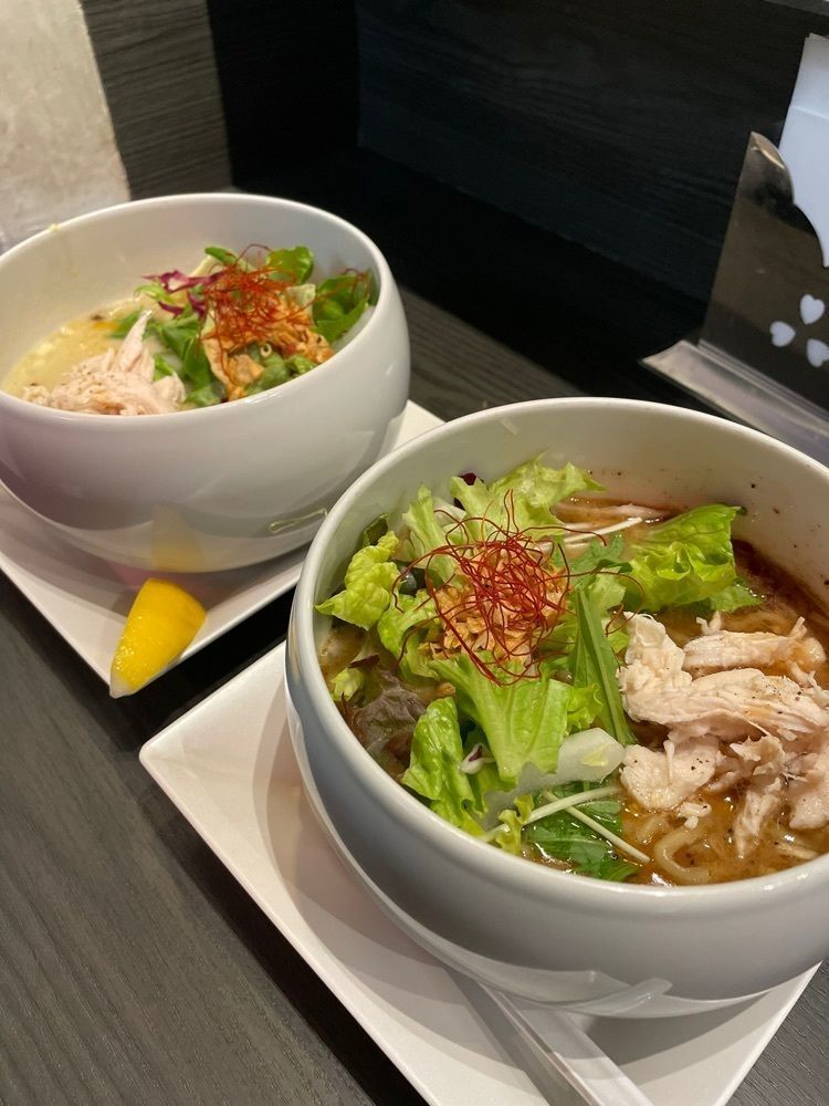 あゆまるグルメさんが投稿した鶏白湯らーめん 自由が丘蔭山 新宿東宝ビル店に関する口コミの画像