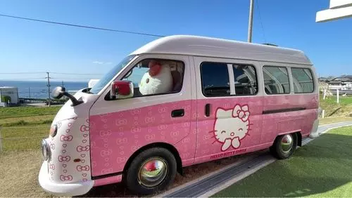 HELLO KITTY APPLE HOUSE