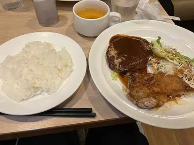 ガスト 王子駅前店