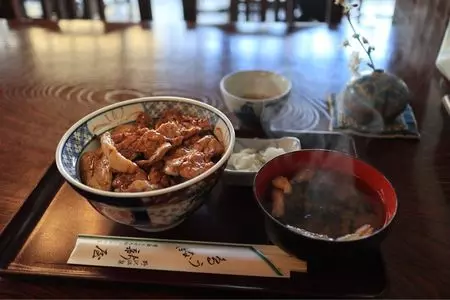 新屋（あたらしや）
