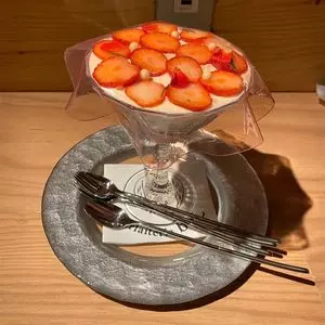 夜パフェ専門店パフェテリア　ベル（Parfaiteria beL）