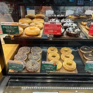 クリスピー クリーム ドーナツ Mercedes me Tokyo HANEDA（Krispy Kreme DOUGHNUTS）