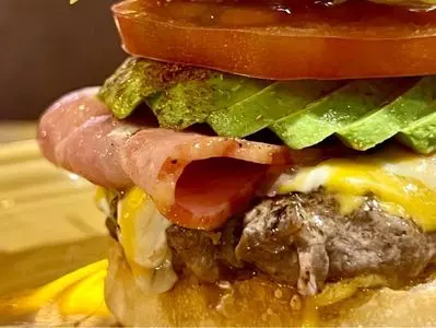 バーガー&ガズリー グリルビーズ（burger&guzzery GRILLB's）