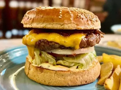 Louis Hamburger Restaurant（ルイス ハンバーガー レストラン）