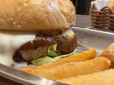 29LaBBURGER 下堤町店（ニクラボバーガー）
