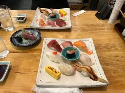 元祖ぶっち切り寿司 魚心 三宮店（うおしん）
