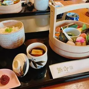 六盛　スフレ・カフェコーナー茶庭（ロクセイスフレカフェコーナーサテイ）