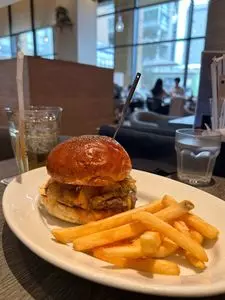 モスプレミアム 桜木町クロスゲート店