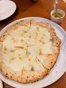 トラットリア ピッツェリア ピレウス（Trattoria Pizzeria Pireus）