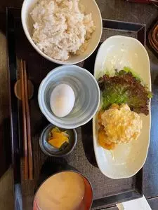 ひしゅうや