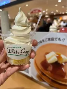 ミルク&パフェ よつ葉ホワイトコージ 新千歳空港店