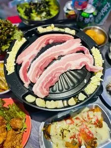 韓国食堂 サムギョプサル×食べ放題 キミニスパイス 別誂エ 梅田店