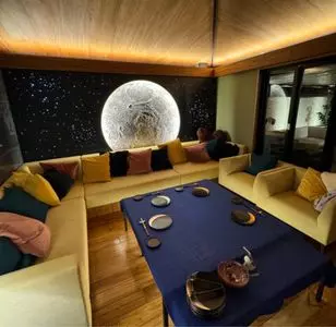 MOON 901（ムーンキュウマルイチ）