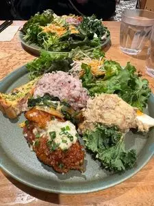 エムズマーケット デリカテッセン&ダイナー（M's market delicatessen & diner）