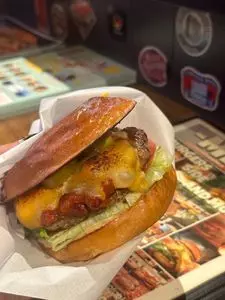 ヒッチ ハイカーズ バーガー スタンド（HITCH HIKERS BURGER STAND）