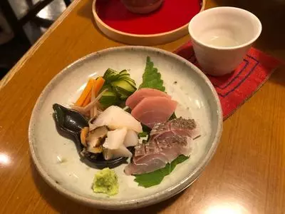 上之三つや