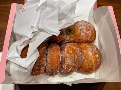 レナーズ 横浜ワールドポーターズ店（Leonard's）