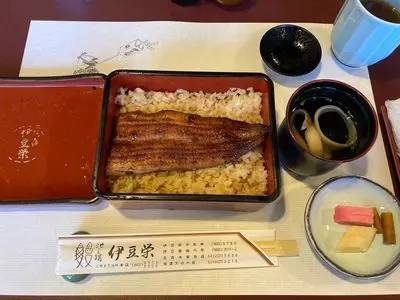 鰻割烹 伊豆栄 不忍亭（いずえい　しのばずてい）
