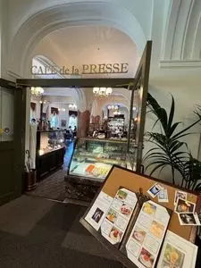 カフェドゥラプレス（CAFE de la PRESSE）