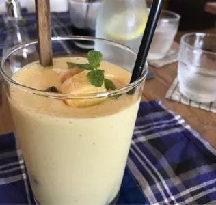 lili cafe，gift（リリ　カフェ、ギフト）
