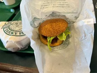 ラッキーピエロ マリーナ末広店