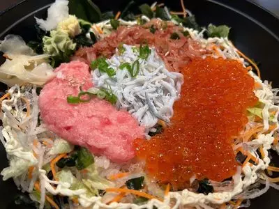 とびっちょ 弁財天仲見世通り店（しらす問屋）