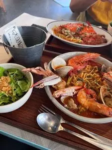 熱海渚町・おさかな丼屋・ビストロ（あたみなぎさちょう・おさかなどんや・びすとろ）