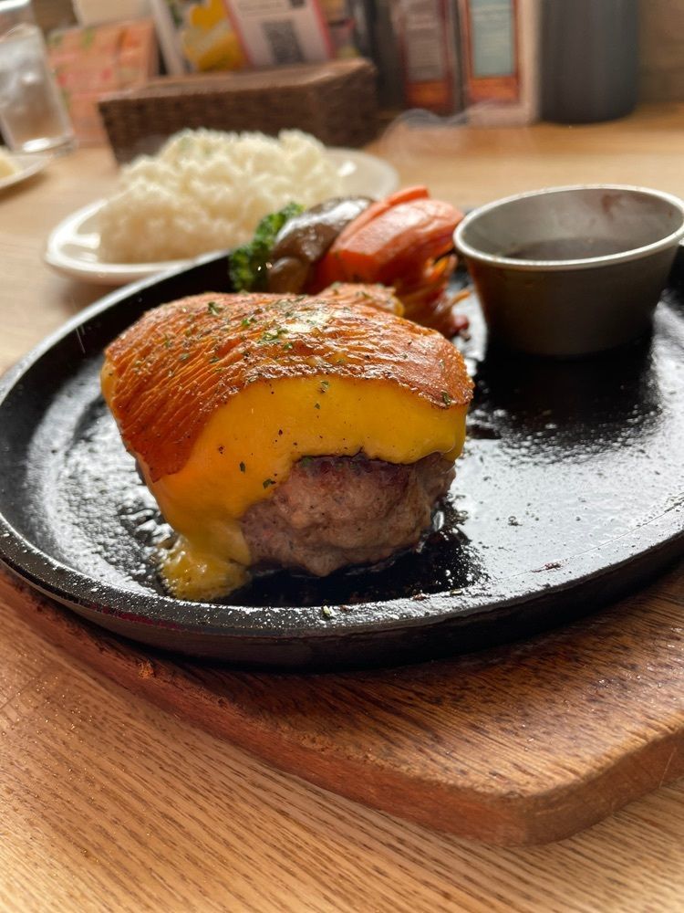 あゆまるグルメさんが投稿したSTEAK&HAMBURG ひげ 南6条店に関する口コミの画像