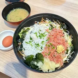 とびっちょ 弁財天仲見世通り店（しらす問屋）