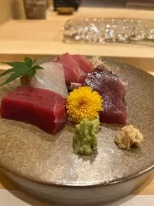 鮨 吉金